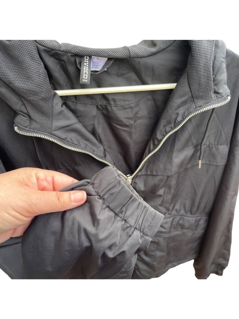 H&M Divided Black Hooded Lightweight Jacket Women's Windbreaker Size XL Casual - Picture 6 of 9